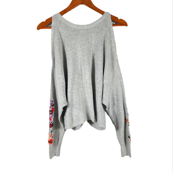 EXPRESS Coldshoulder Embroidered Knit Swester Size XS Relaxed Fit. - Picture 5 of 8